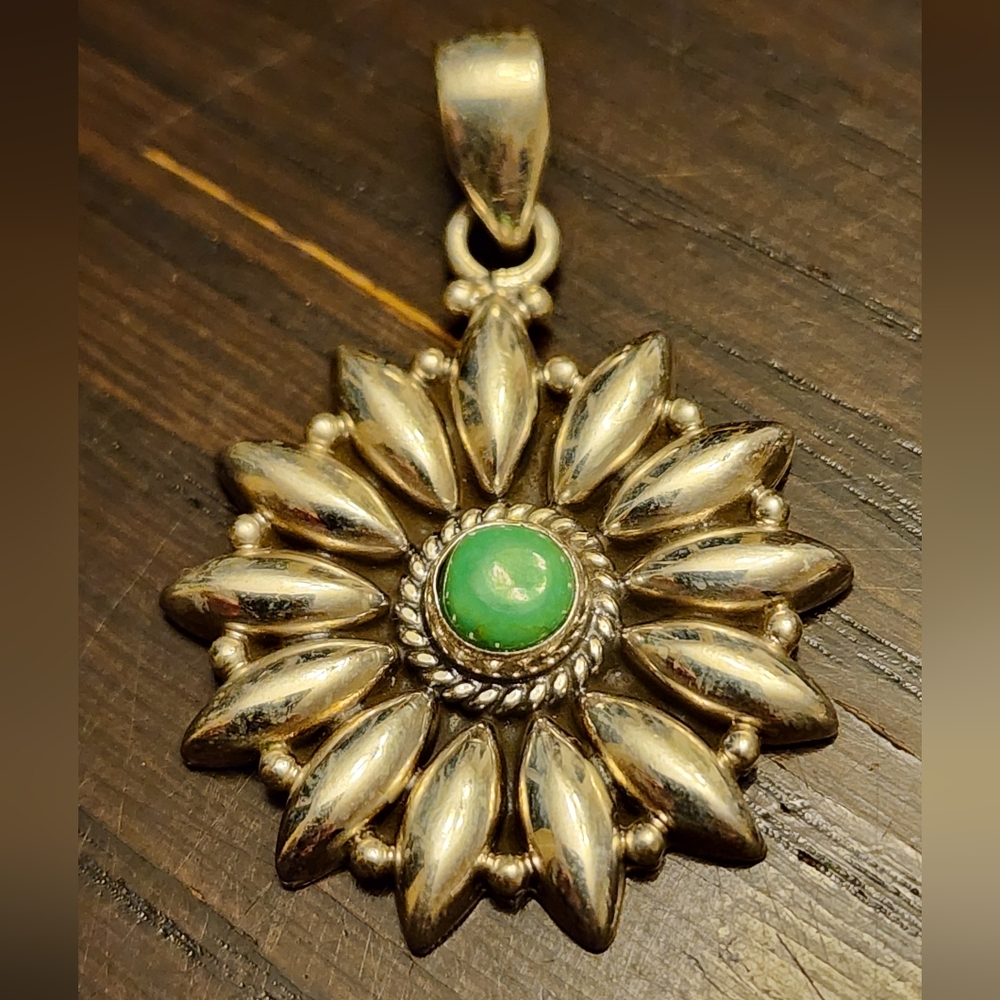 Sterling Silver Floral Green Apple Mohave Stone Pendant Necklace